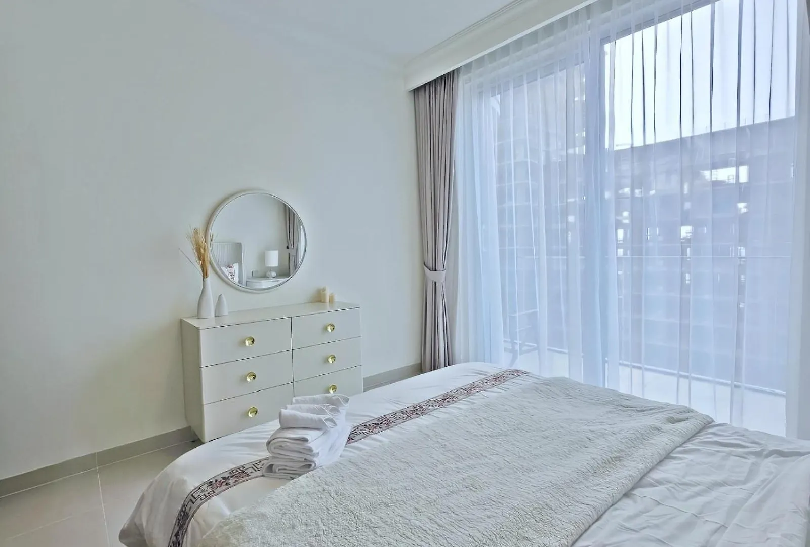 Brand New 1Br , Fully Furnished Apartment Dubai